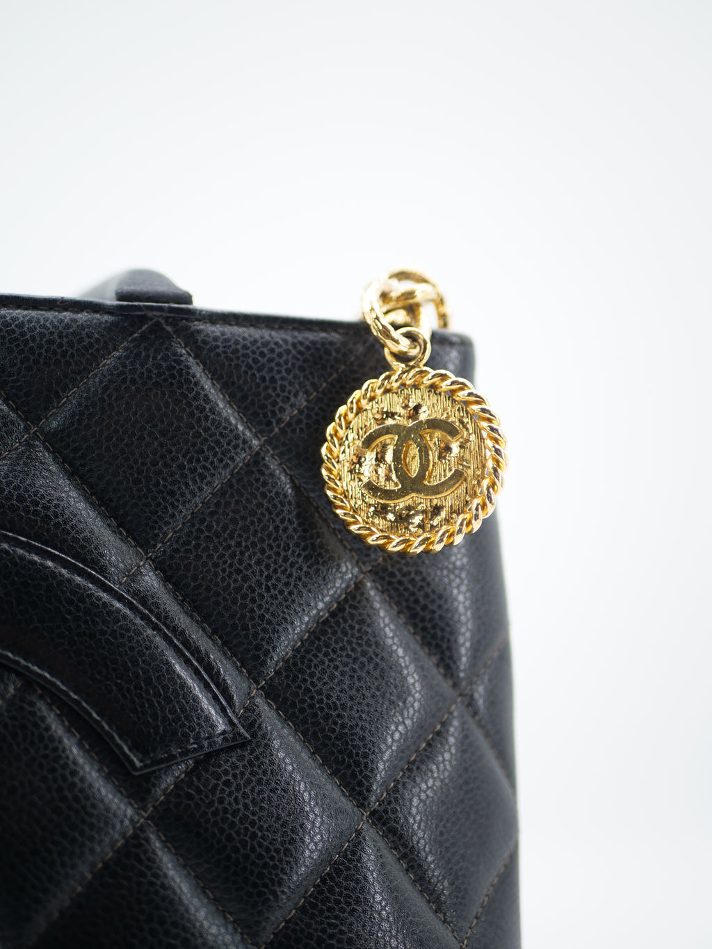 CHANEL MÉDAILLON CAVIAR SKIN