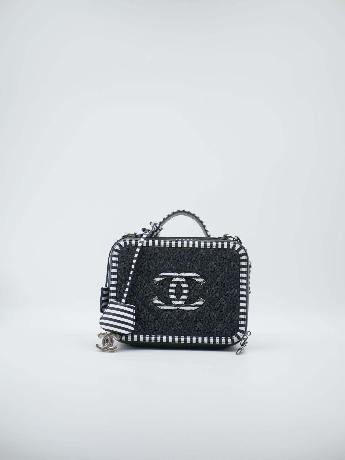 Sac a main Chanel Vanity Filigree noir et blanc en cuir