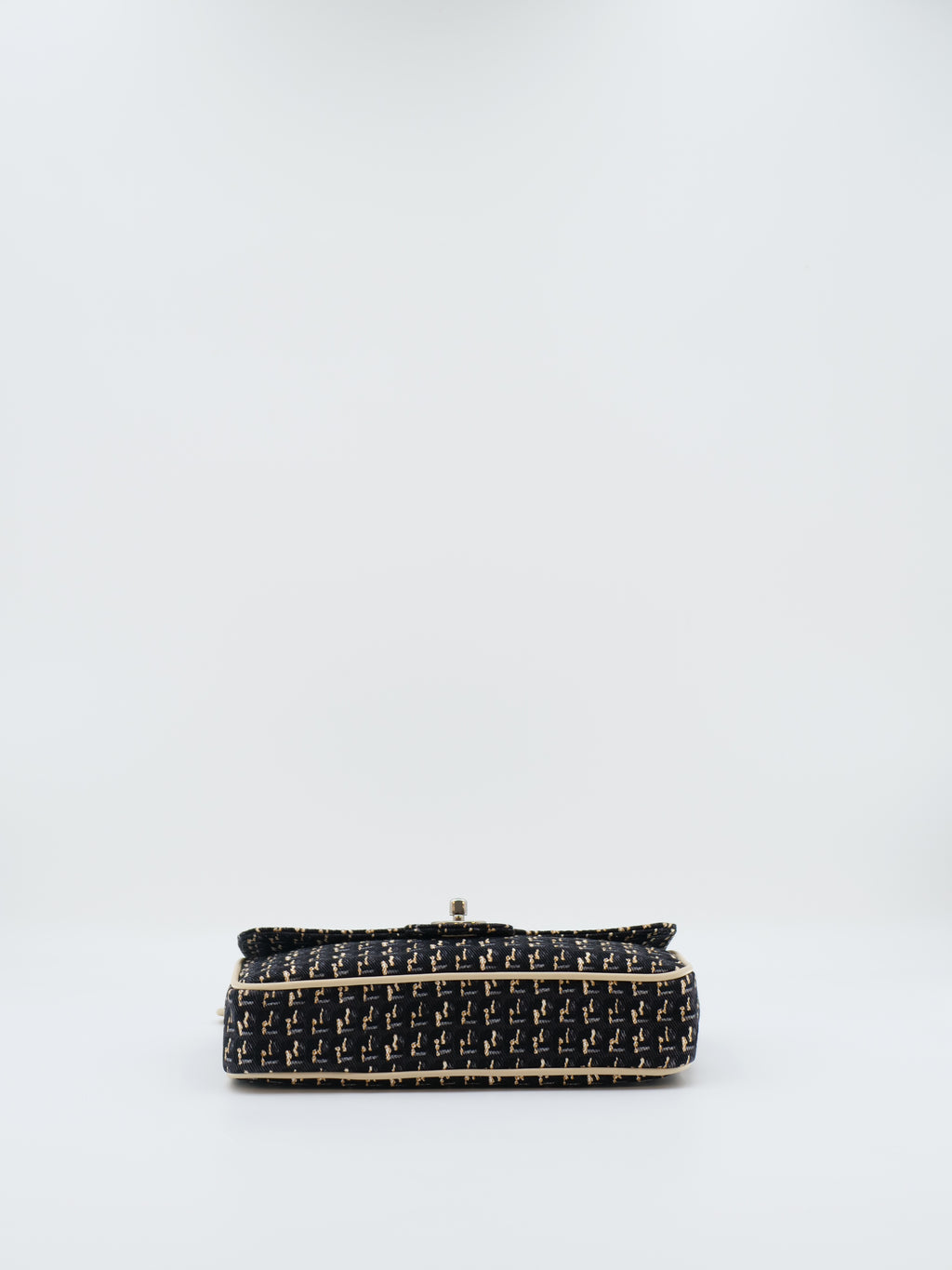CHANEL CLASSIQUE  FLAP DENIM