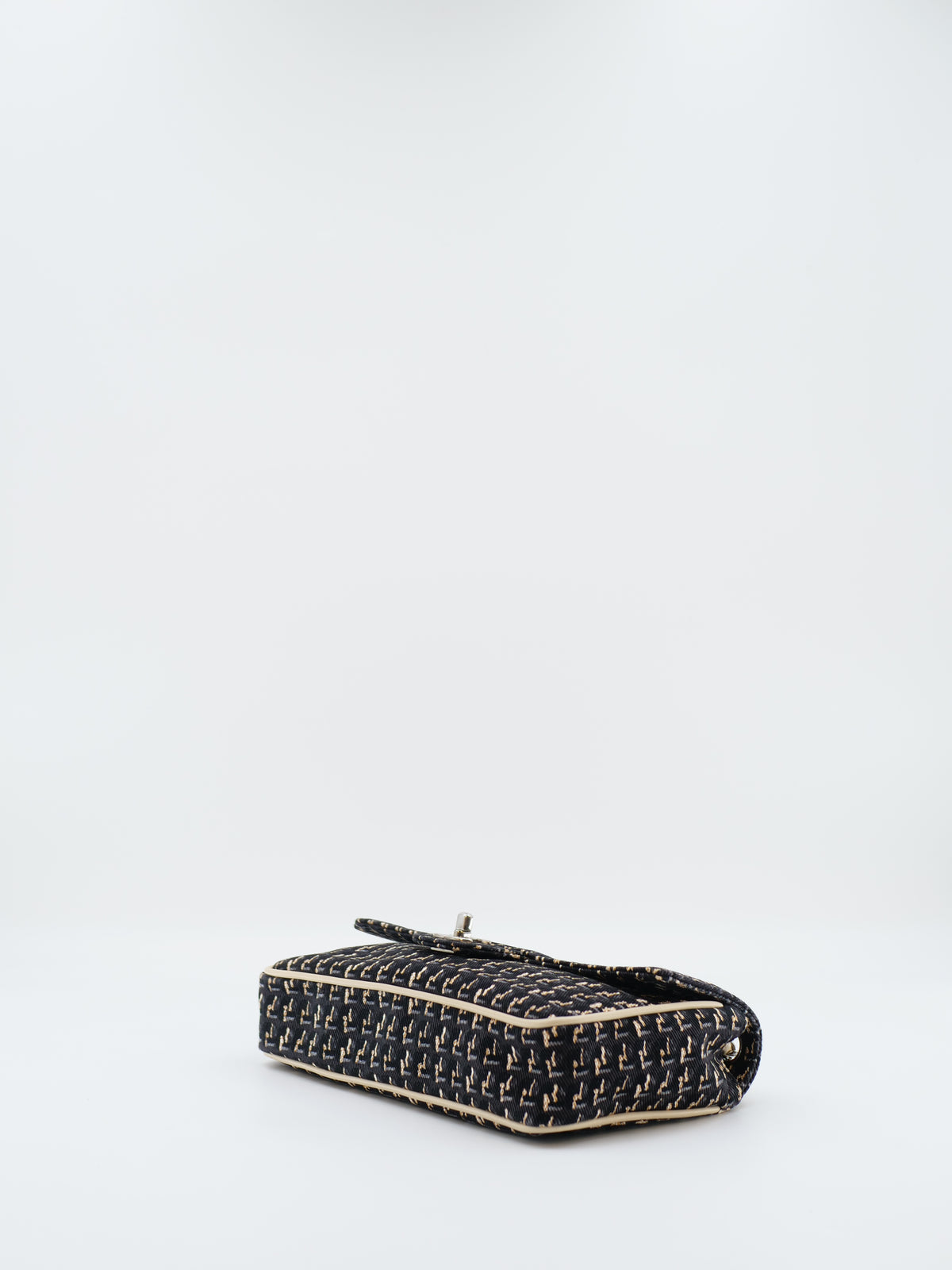CHANEL CLASSIQUE  FLAP DENIM