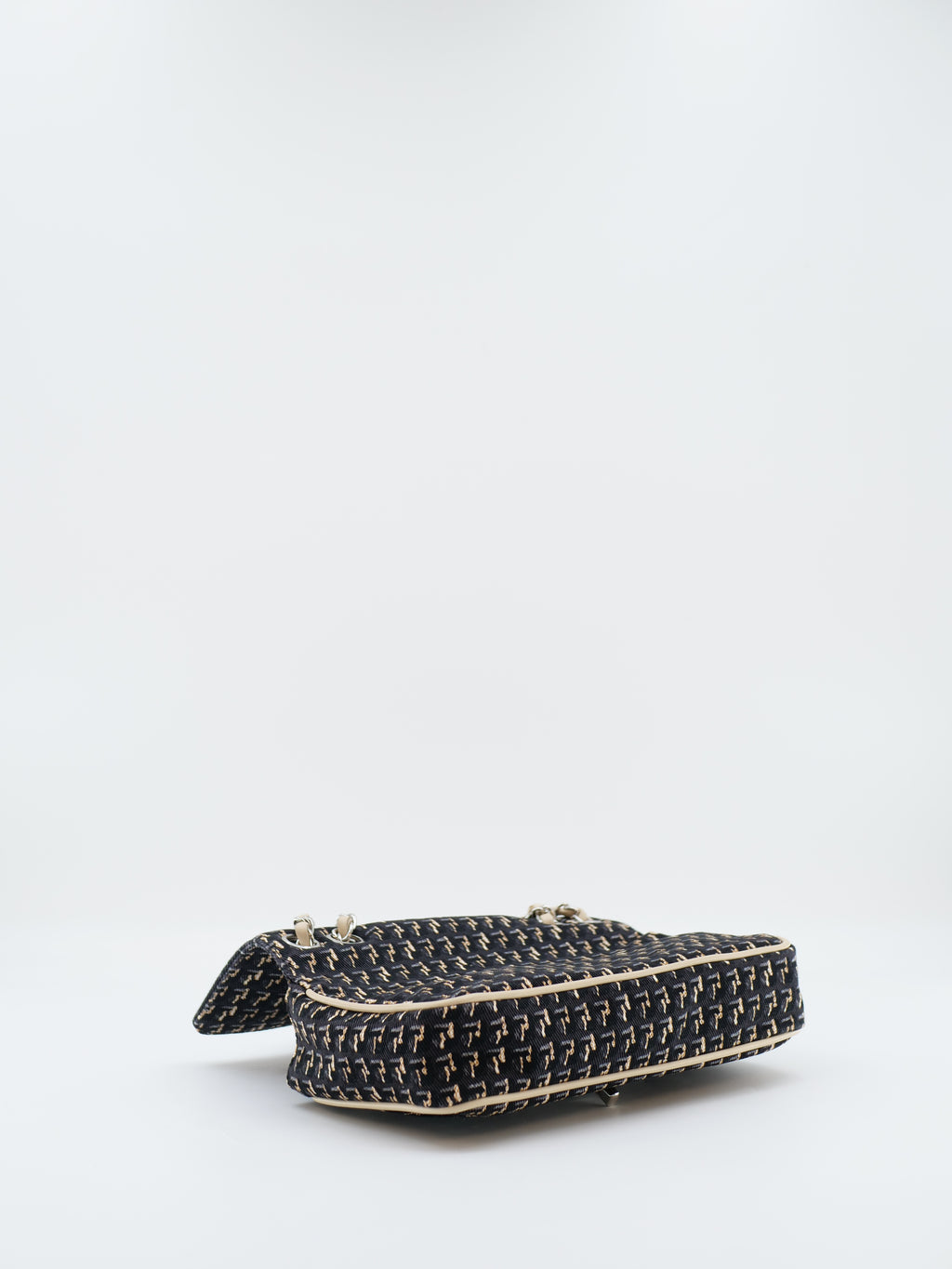 CHANEL CLASSIQUE  FLAP DENIM
