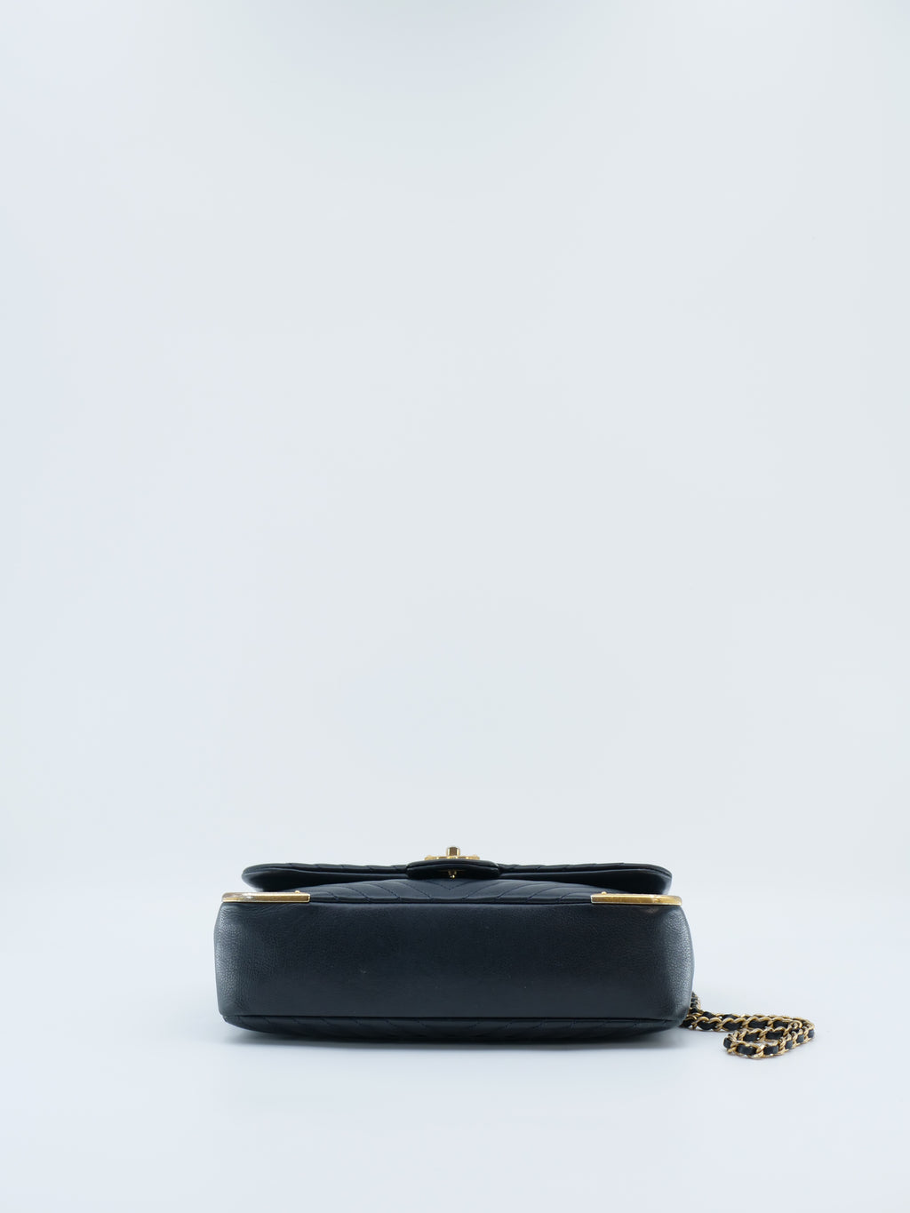 CHANEL ROCK THE CORNER FLAP