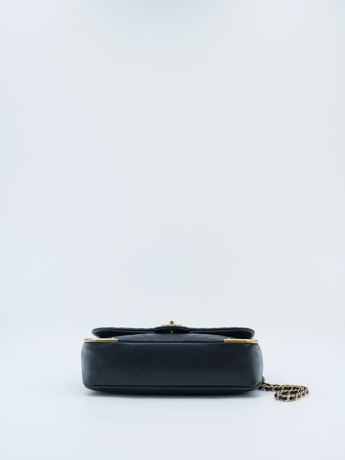CHANEL ROCK THE CORNER FLAP
