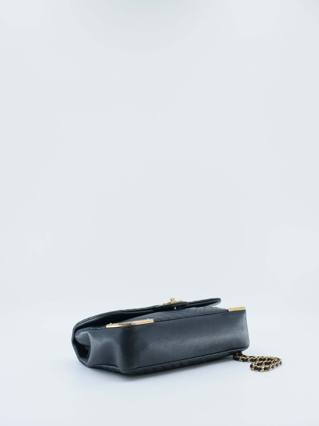 CHANEL ROCK THE CORNER FLAP