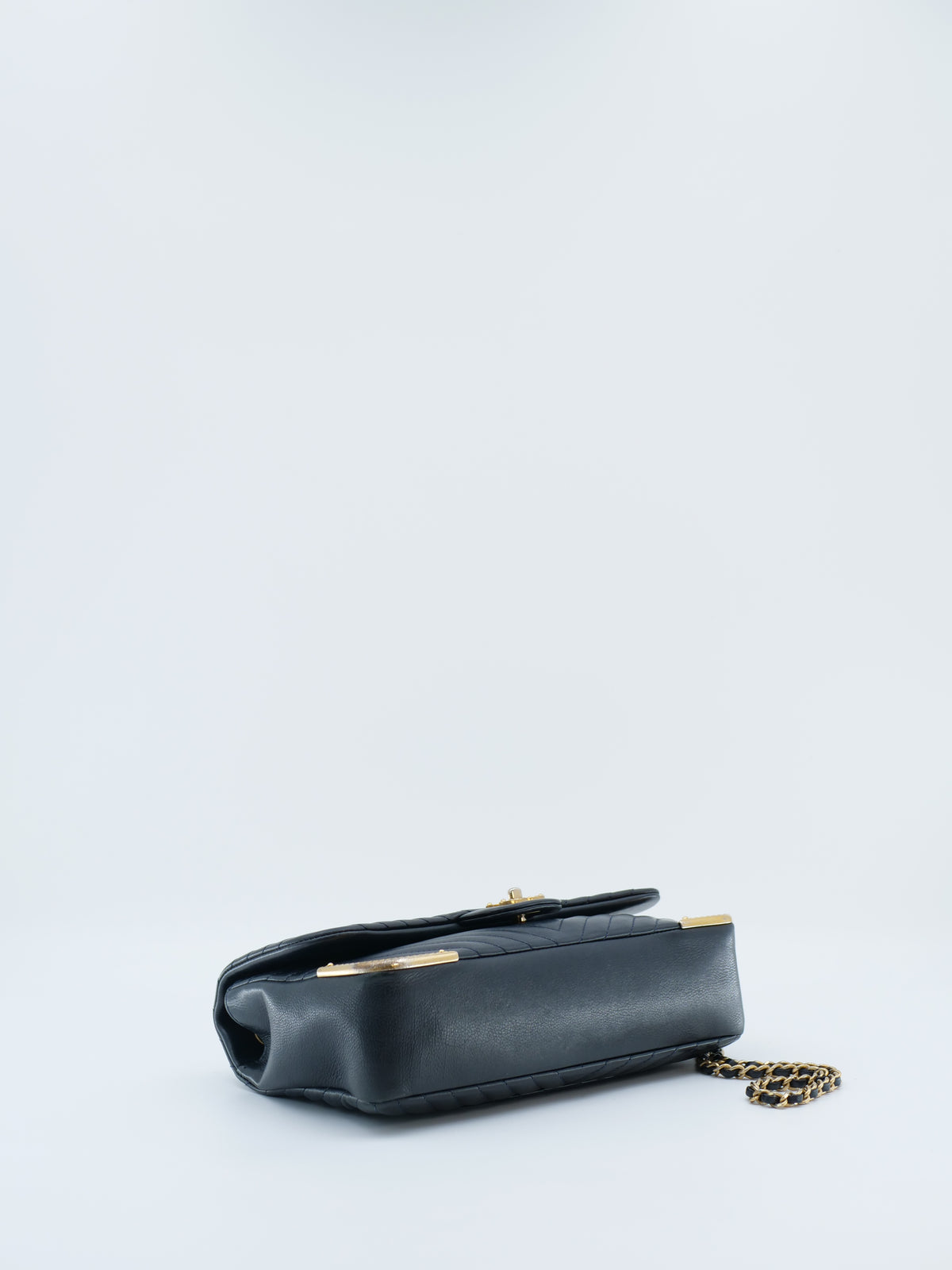 CHANEL ROCK THE CORNER FLAP