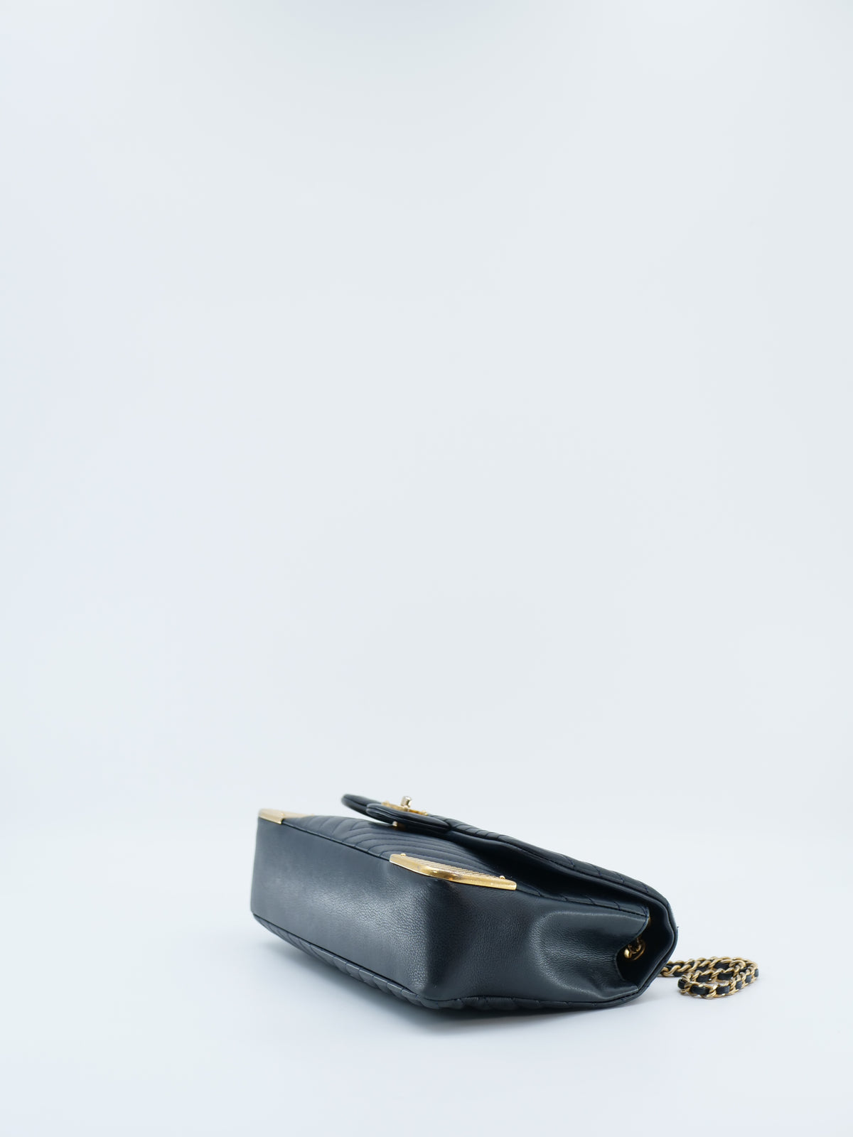 CHANEL ROCK THE CORNER FLAP